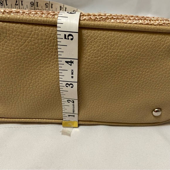 Womens Convertible Tote/ Shoulder Bag with removable center compartment-Like New - Picture 10 of 11